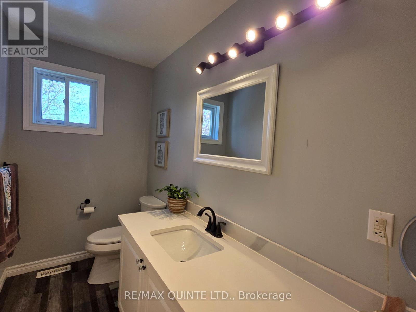 4 Harbourview Crescent, Prince Edward County, Ontario  K0K 3L0 - Photo 16 - X12883804