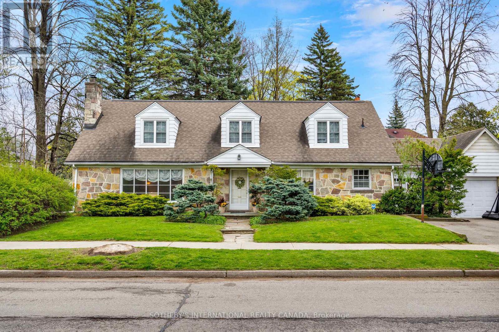103 WILLINGDON BOULEVARD, Toronto, Ontario
