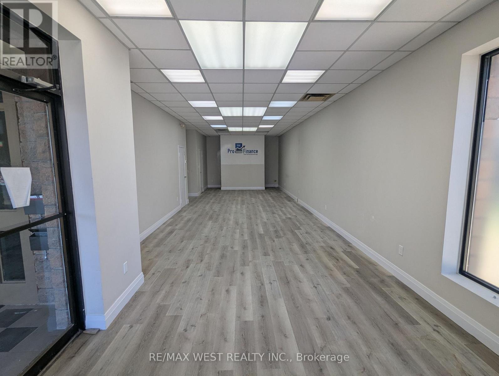 2 - 624 Lakeshore Road E, Mississauga, Ontario L5G 1J4 - Photo 2 - W13151472