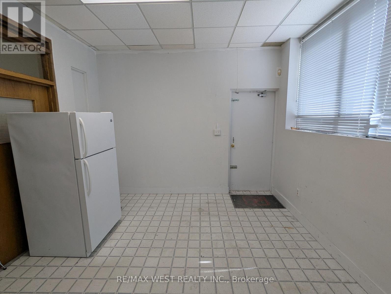 2 - 624 Lakeshore Road E, Mississauga, Ontario L5G 1J4 - Photo 4 - W13151472