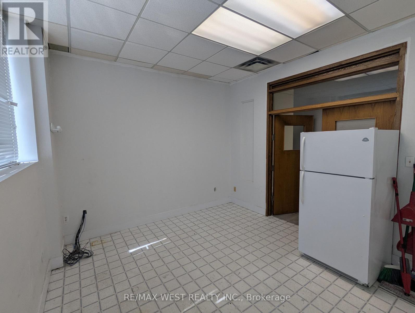 2 - 624 Lakeshore Road E, Mississauga, Ontario L5G 1J4 - Photo 5 - W13151472