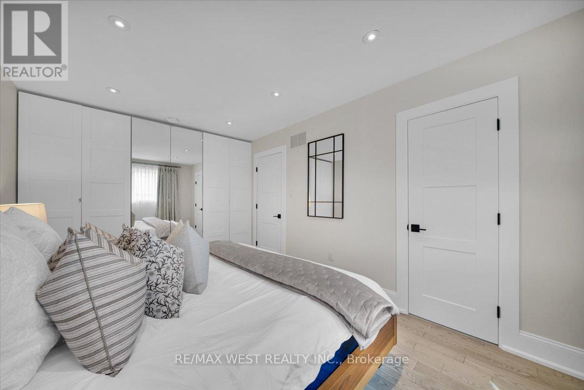 2456 Bridge Road, Oakville, Ontario  L6L 2H1 - Photo 16 - W13151524