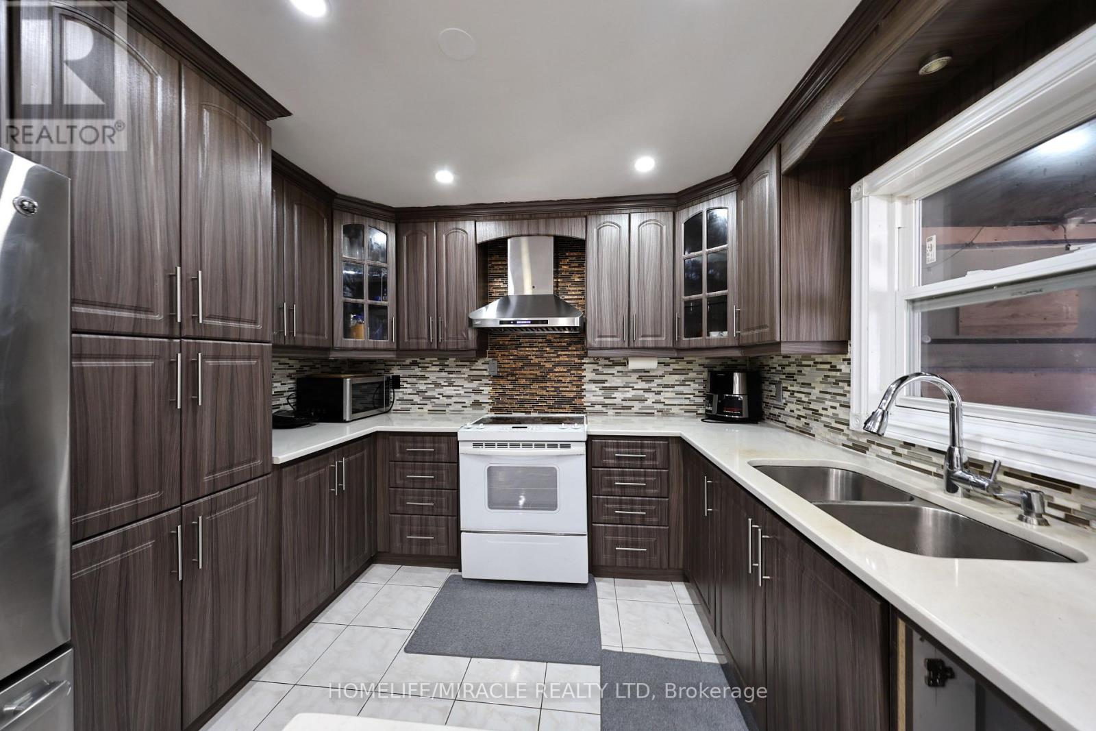 35 Kirk Drive, Brampton, Ontario  L6X 4E6 - Photo 10 - W13151528