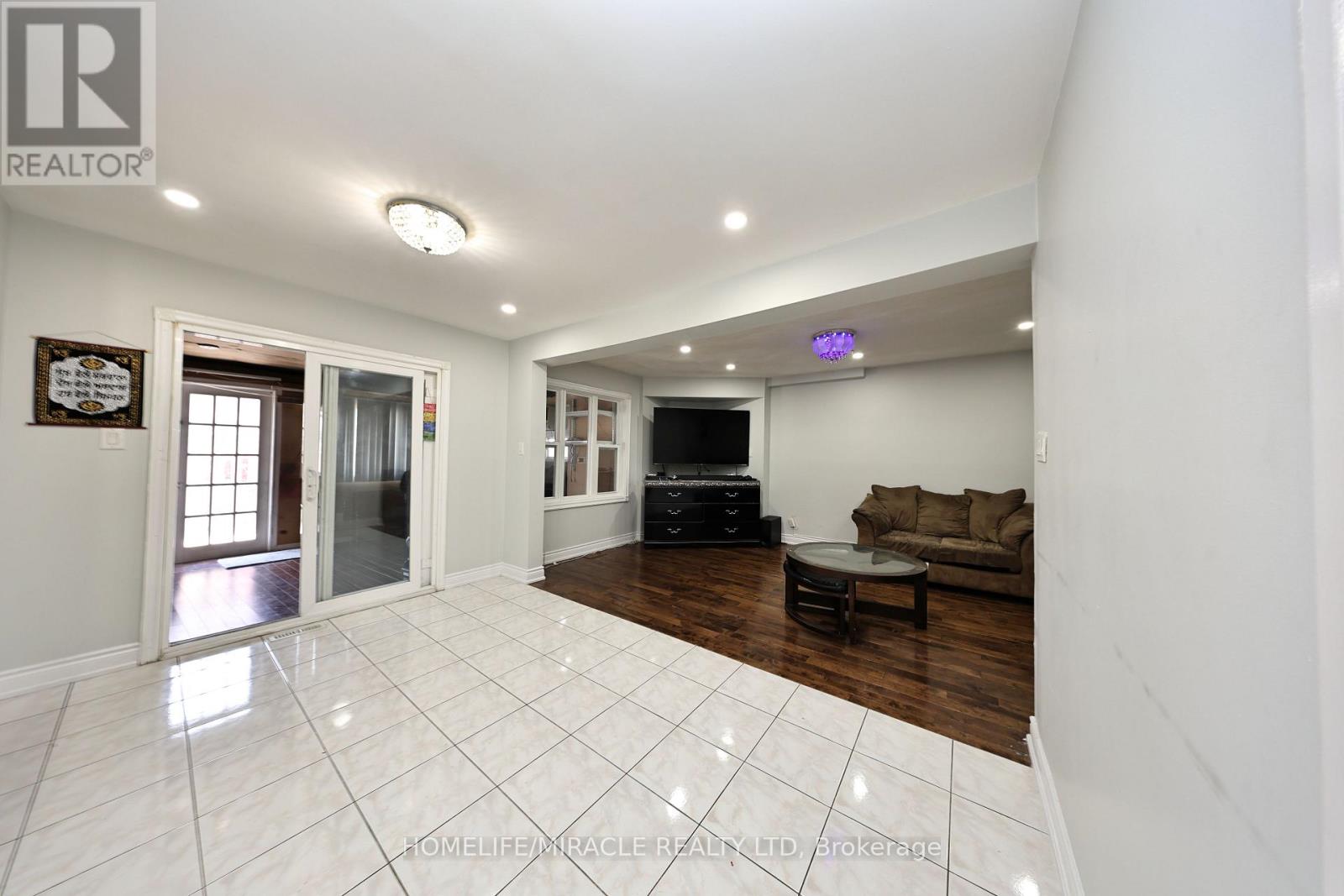 35 Kirk Drive, Brampton, Ontario  L6X 4E6 - Photo 11 - W13151528
