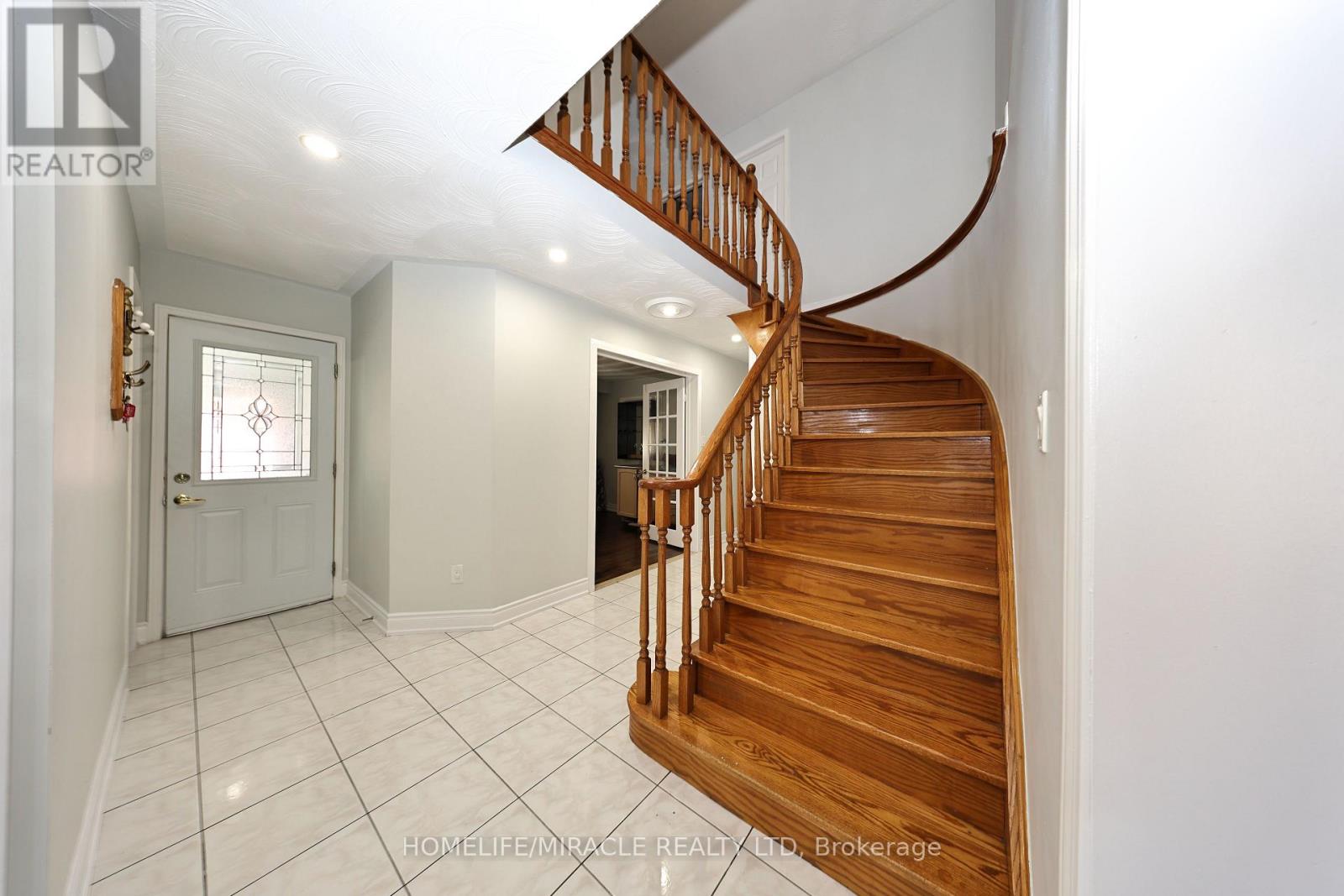 35 Kirk Drive, Brampton, Ontario  L6X 4E6 - Photo 4 - W13151528