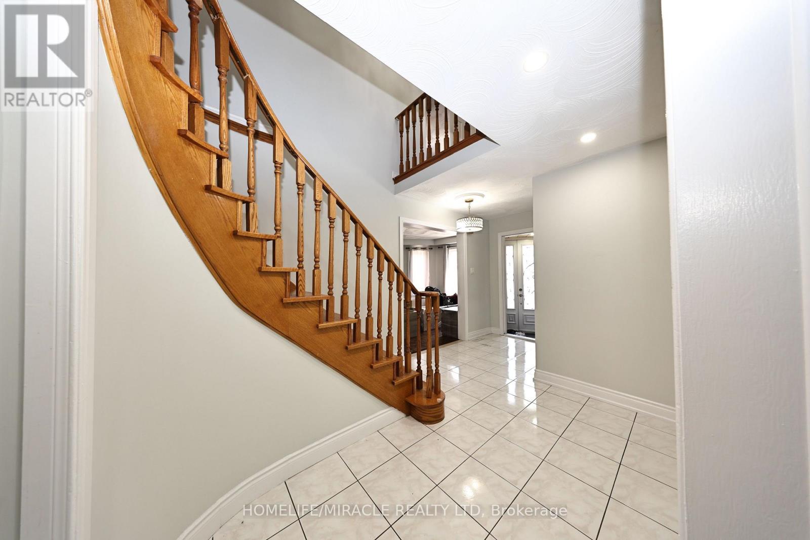 35 Kirk Drive, Brampton, Ontario  L6X 4E6 - Photo 5 - W13151528