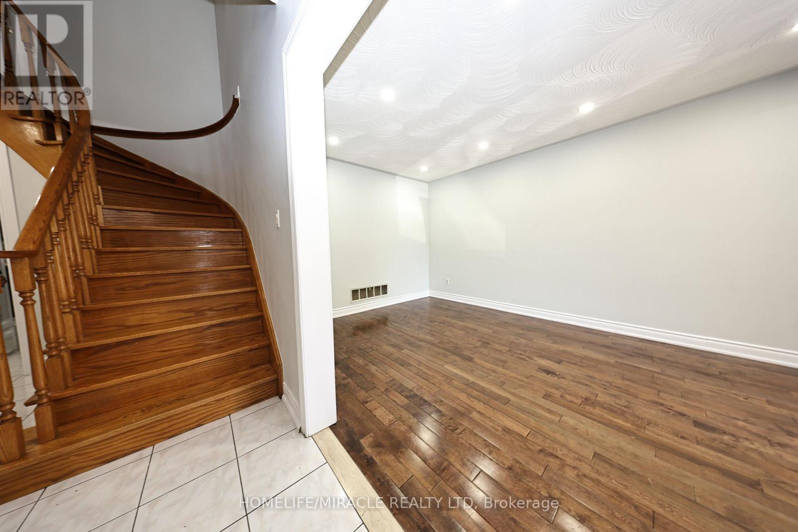 35 Kirk Drive, Brampton, Ontario  L6X 4E6 - Photo 6 - W13151528
