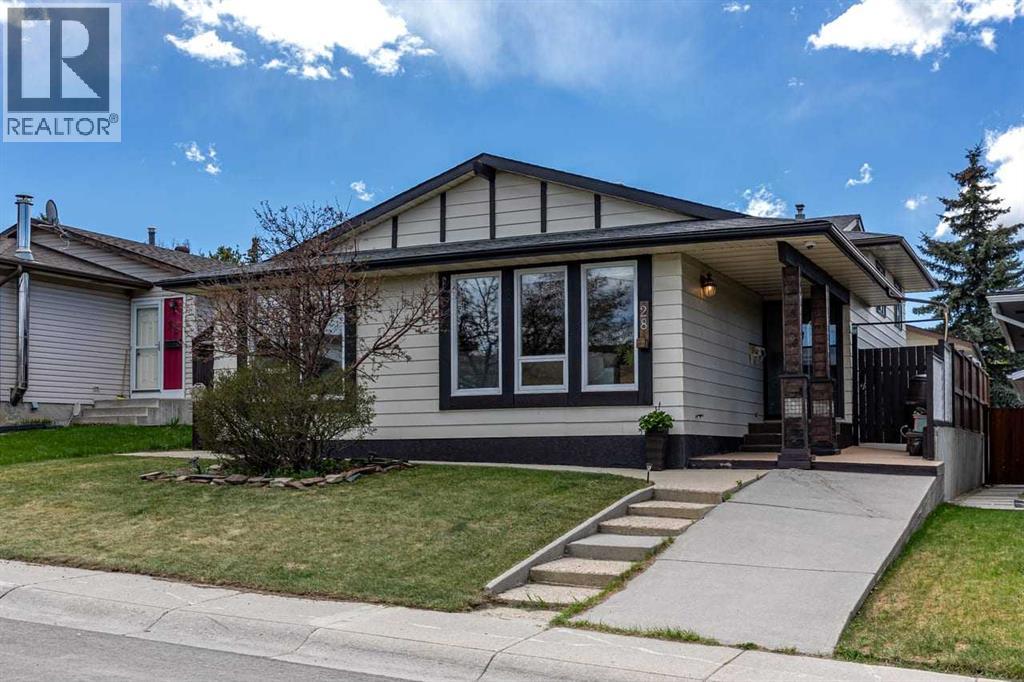 28 Beddington Crescent NE, Calgary, Alberta  T3K 1N5 - Photo 2 - A2311408
