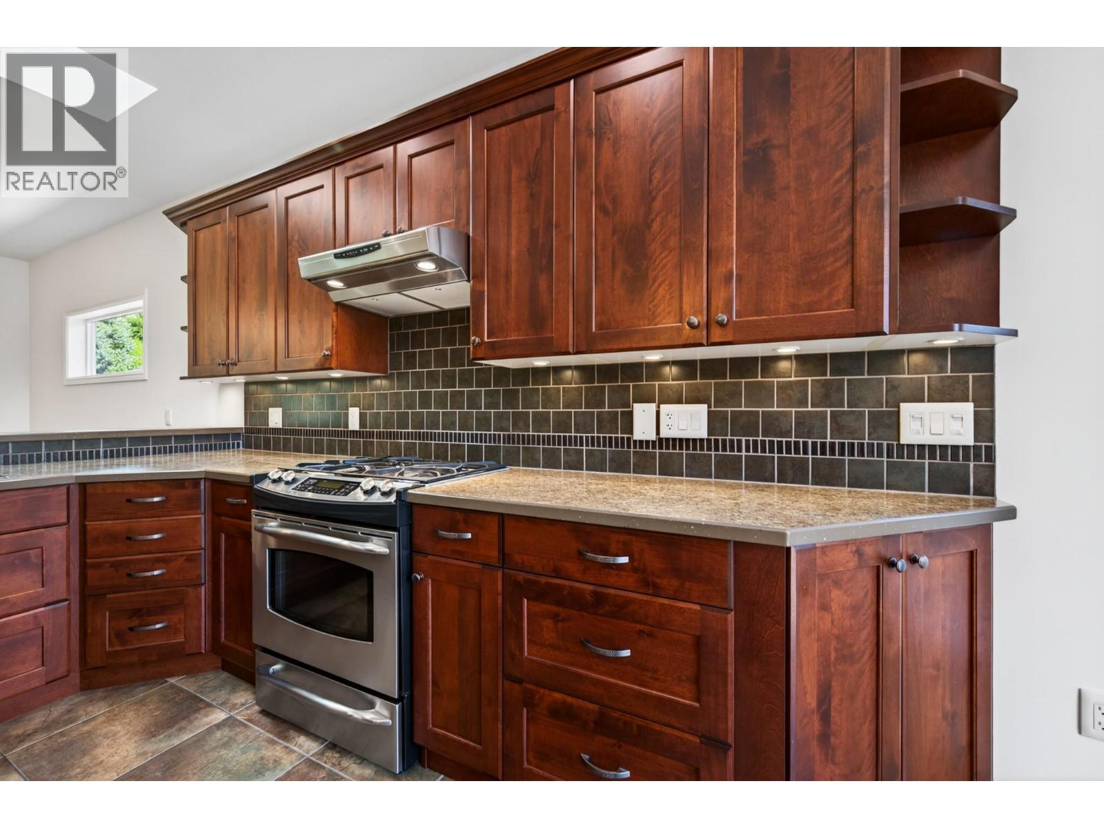 606 Stoneridge Lane, Kamloops, British Columbia  V2H 0A7 - Photo 7 - 10387188
