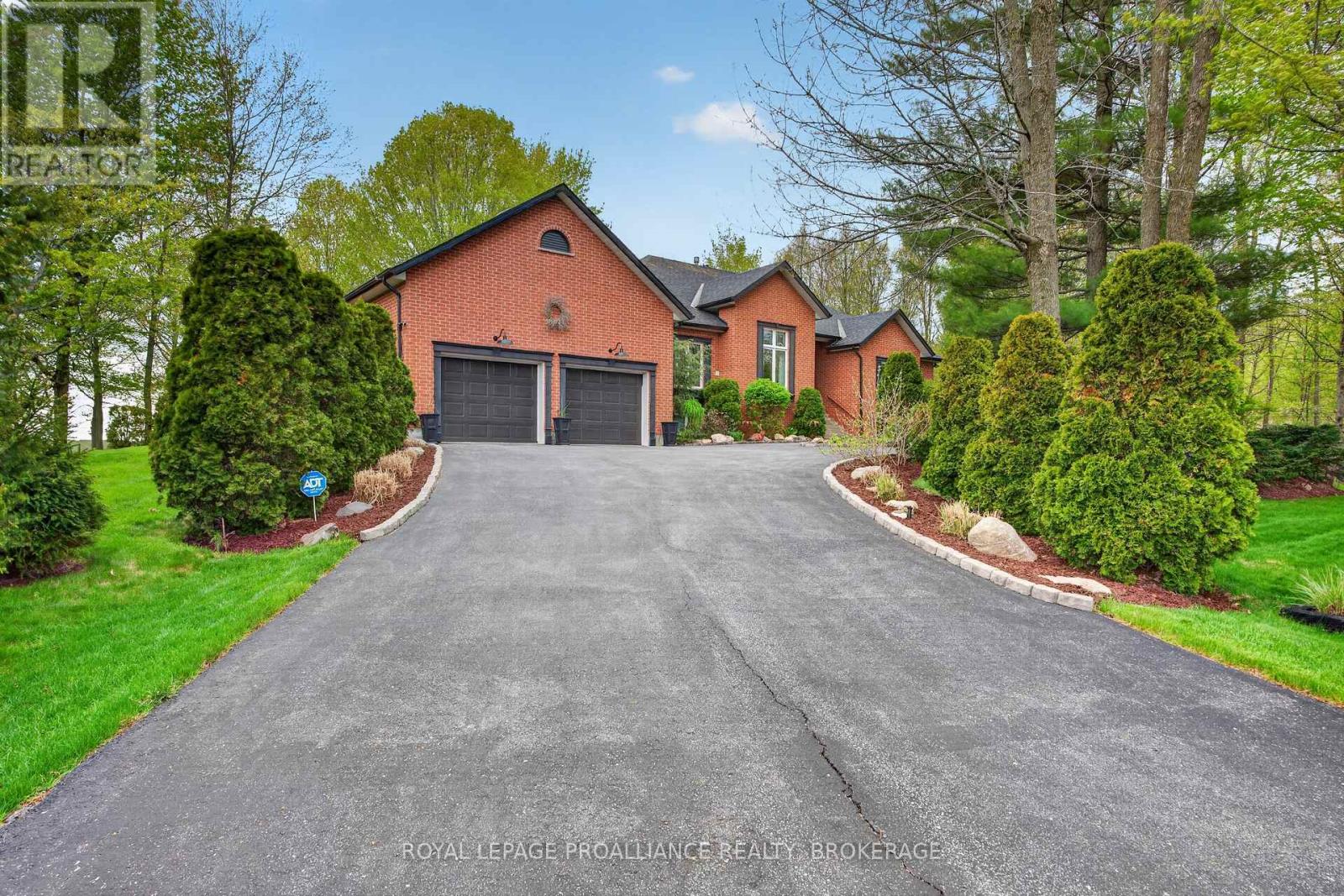 4075 Stone Point Road, South Frontenac, Ontario  K0H 1X0 - Photo 1 - X12968872