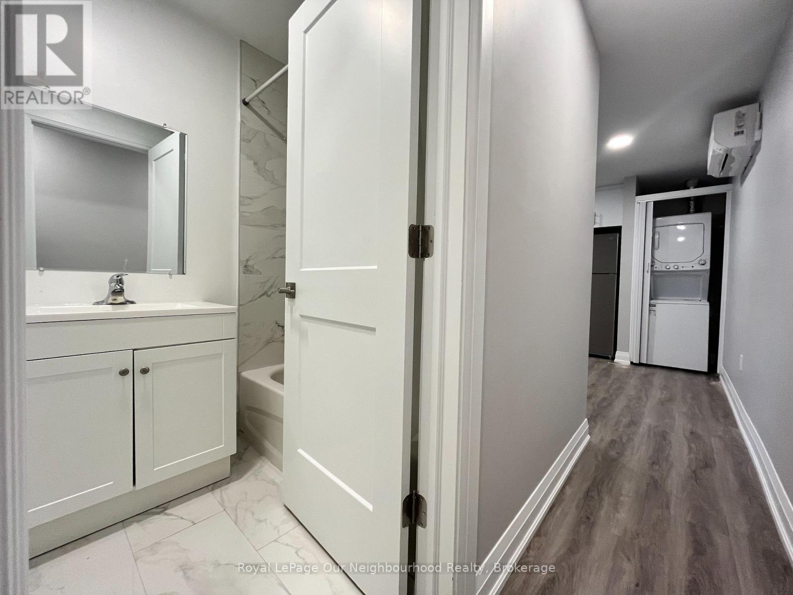 Lower - 146 Bartlett Avenue, Toronto, Ontario  M6H 3G1 - Photo 13 - W13151592