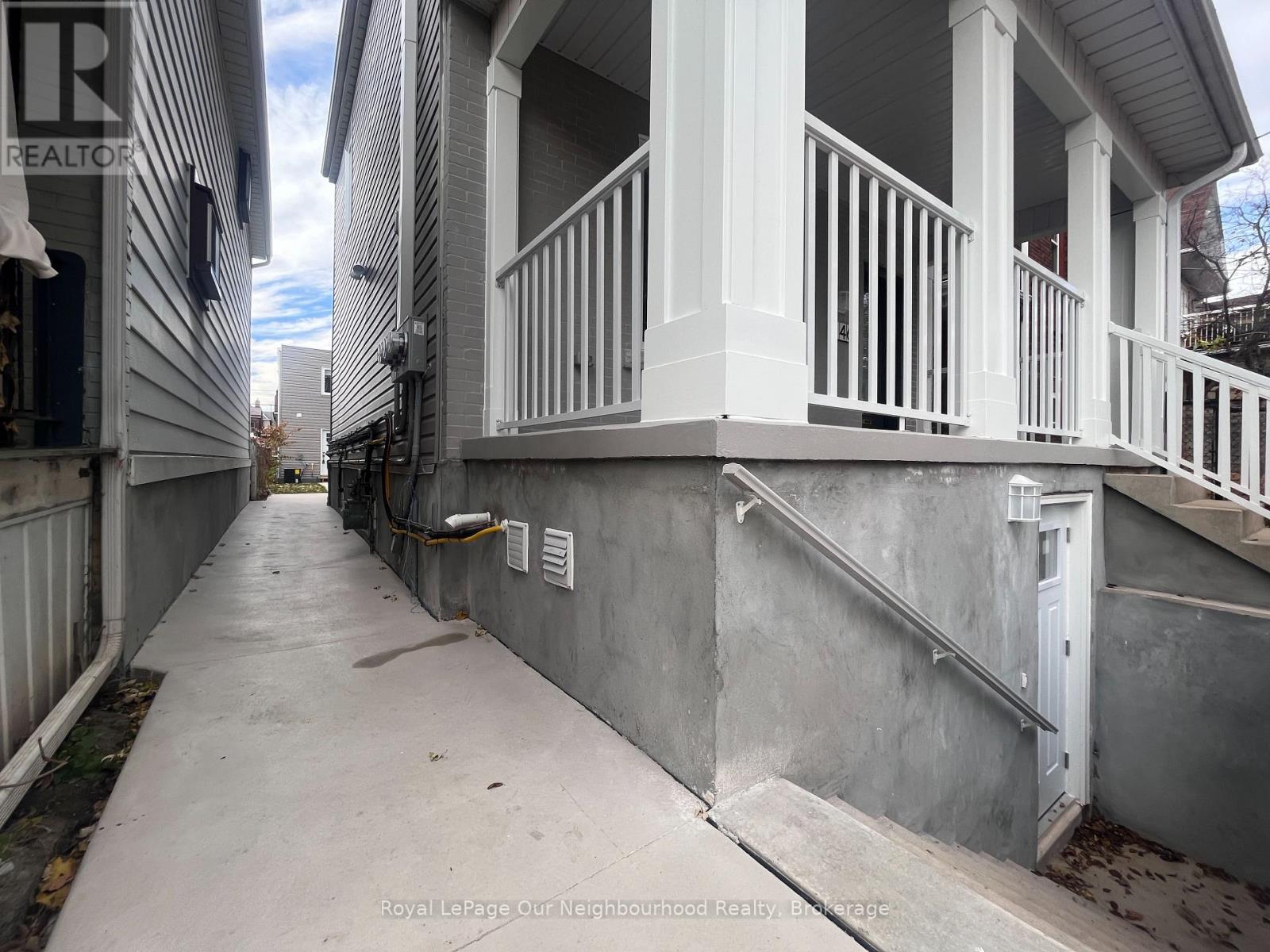 Lower - 146 Bartlett Avenue, Toronto, Ontario  M6H 3G1 - Photo 5 - W13151592