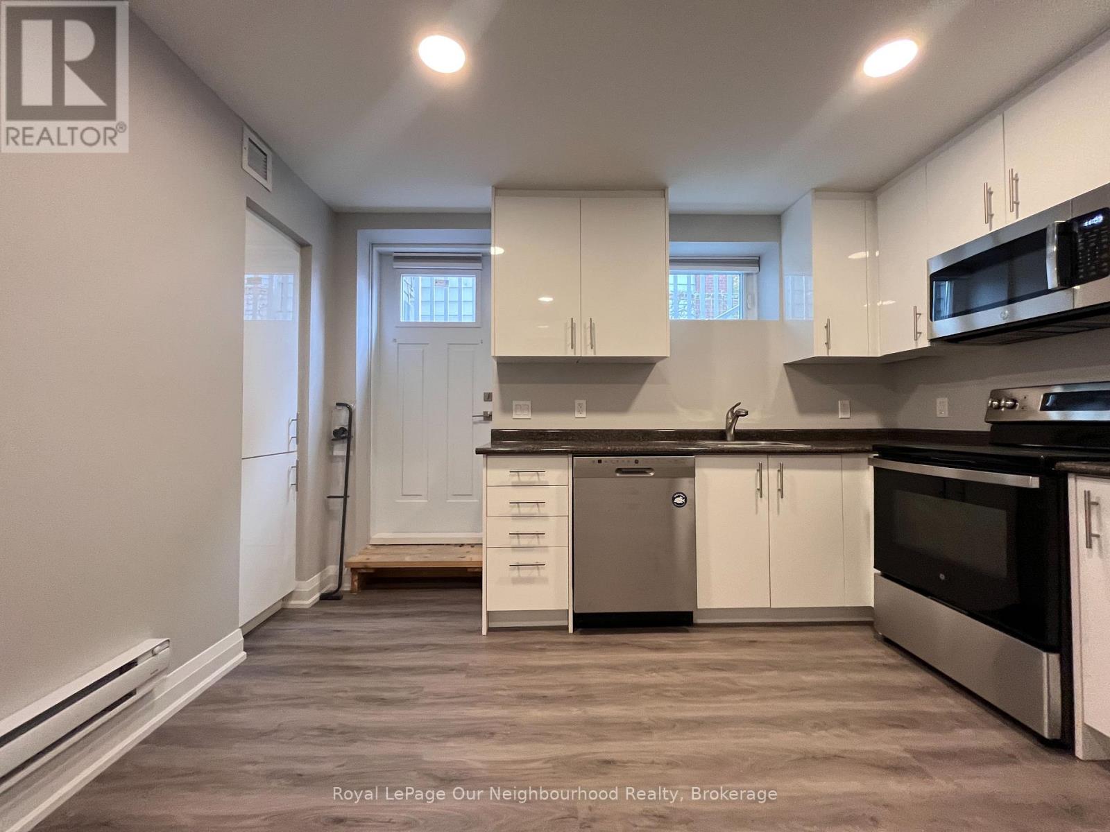 Lower - 146 Bartlett Avenue, Toronto, Ontario  M6H 3G1 - Photo 7 - W13151592