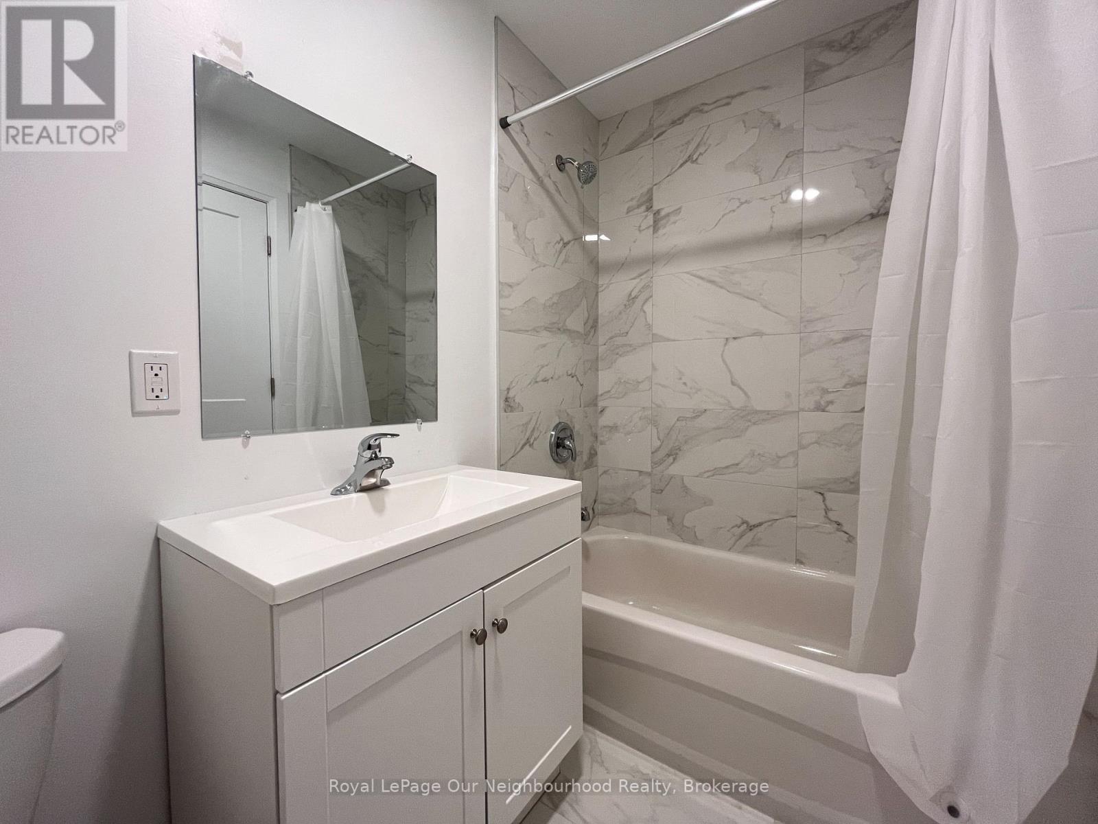 Lower - 146 Bartlett Avenue, Toronto, Ontario  M6H 3G1 - Photo 8 - W13151592