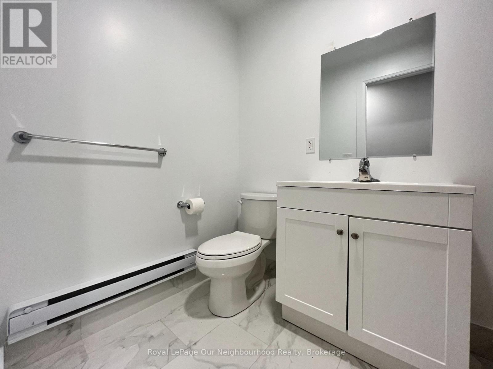 Lower - 146 Bartlett Avenue, Toronto, Ontario  M6H 3G1 - Photo 9 - W13151592