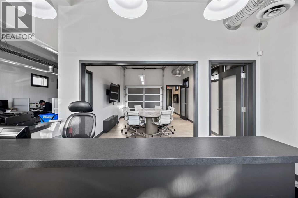 1742 10 Avenue SW, Calgary, Alberta  T3C 0J8 - Photo 4 - A2293149
