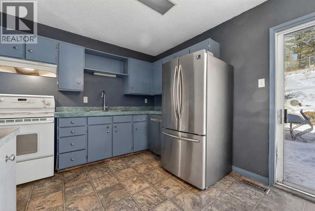 7705 24 Avenue, Coleman, Alberta  T0K 0M0 - Photo 6 - A2288535