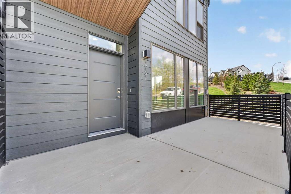 2537 Sovereign Crescent SW, Calgary, Alberta  T3C 3Y3 - Photo 5 - A2308805
