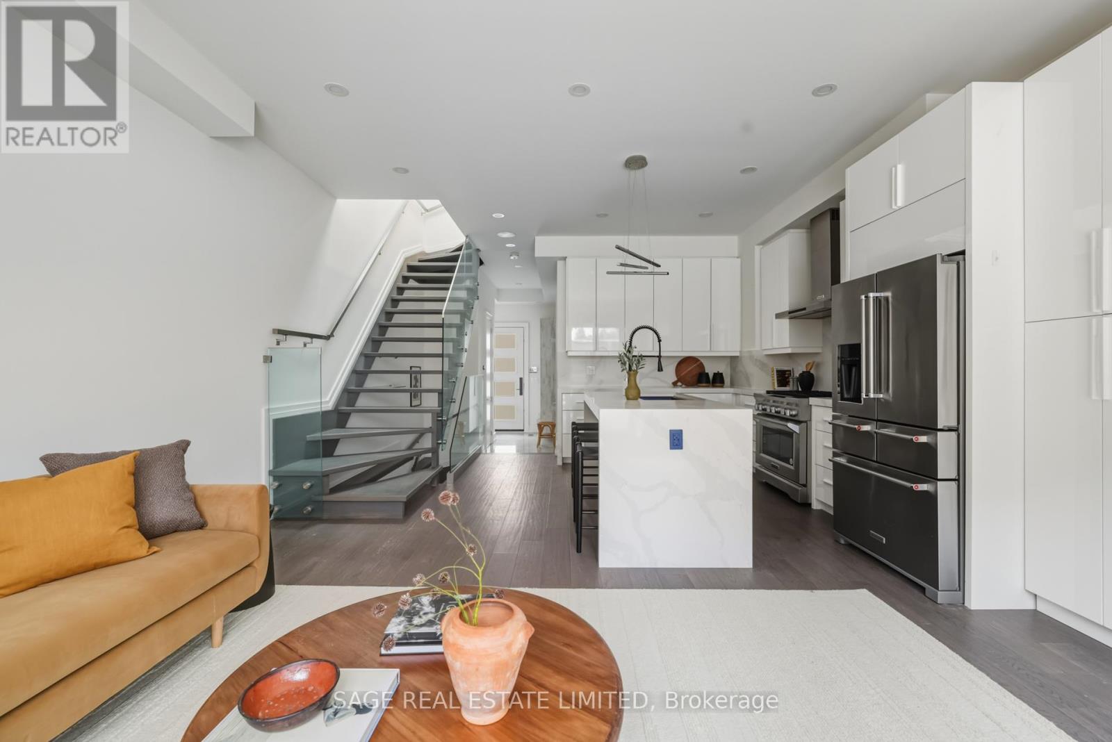 99a Memorial Park Avenue, Toronto, Ontario  M4J 2K1 - Photo 10 - E13024606