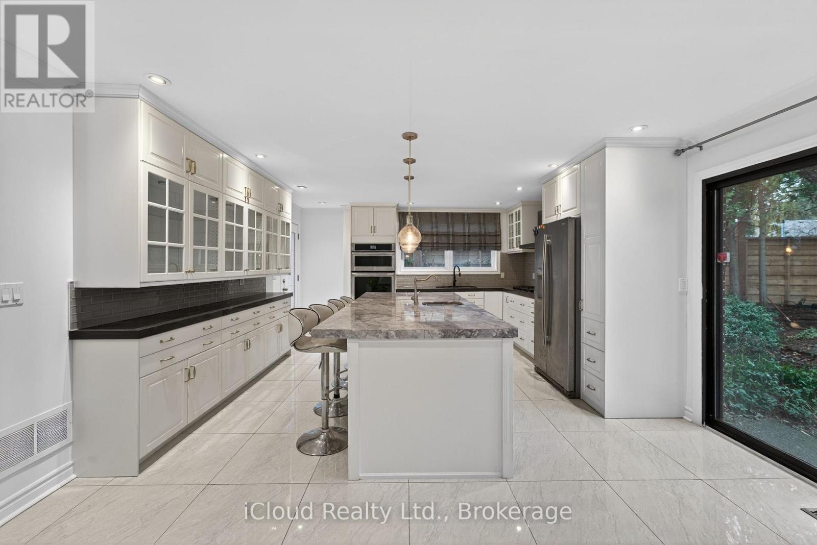 52 Montressor Drive, Toronto, Ontario  M2P 1Z2 - Photo 4 - C13151570