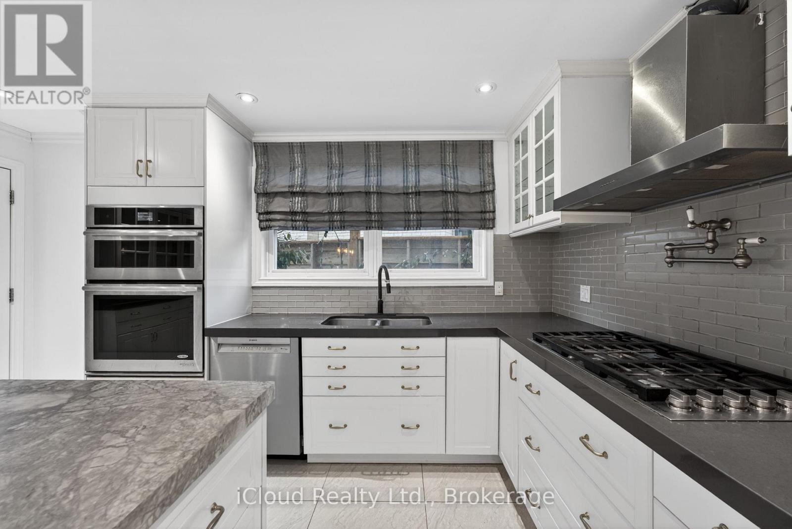 52 Montressor Drive, Toronto, Ontario  M2P 1Z2 - Photo 7 - C13151570