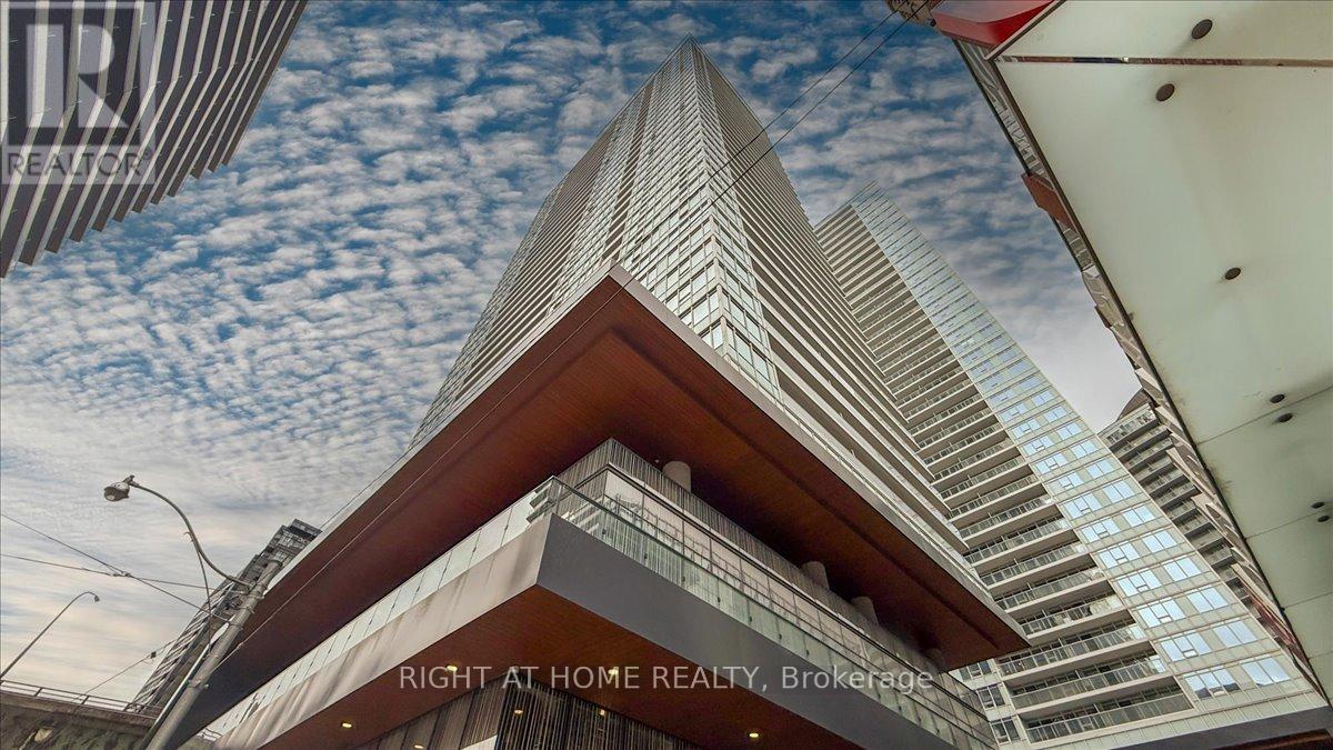 3011 - 19 Bathurst Street, Toronto, Ontario  M5V 0N2 - Photo 2 - C13151768