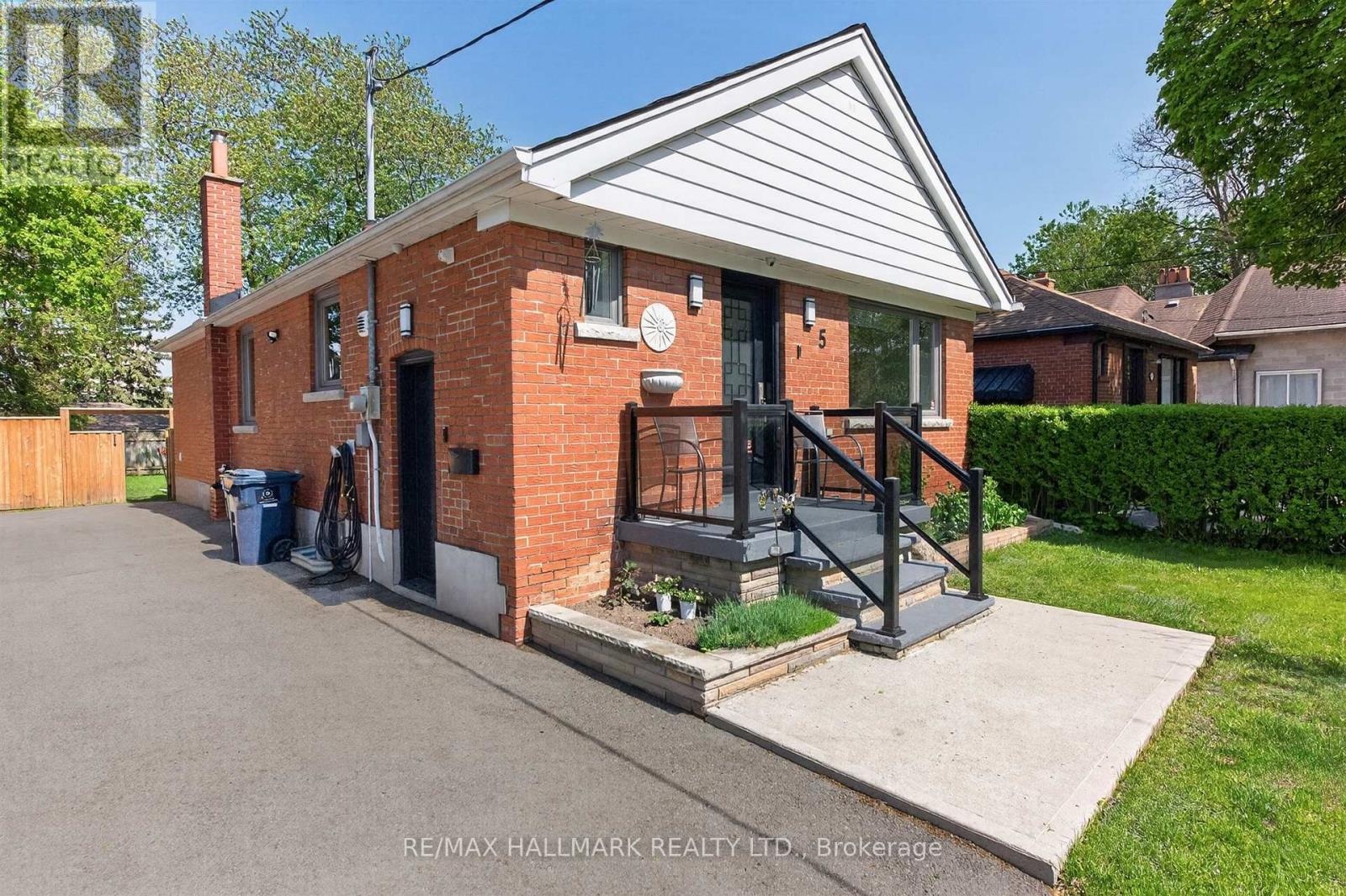 5 Elmont Drive, Toronto, Ontario M4B 2L9 - Photo 3 - E13151616