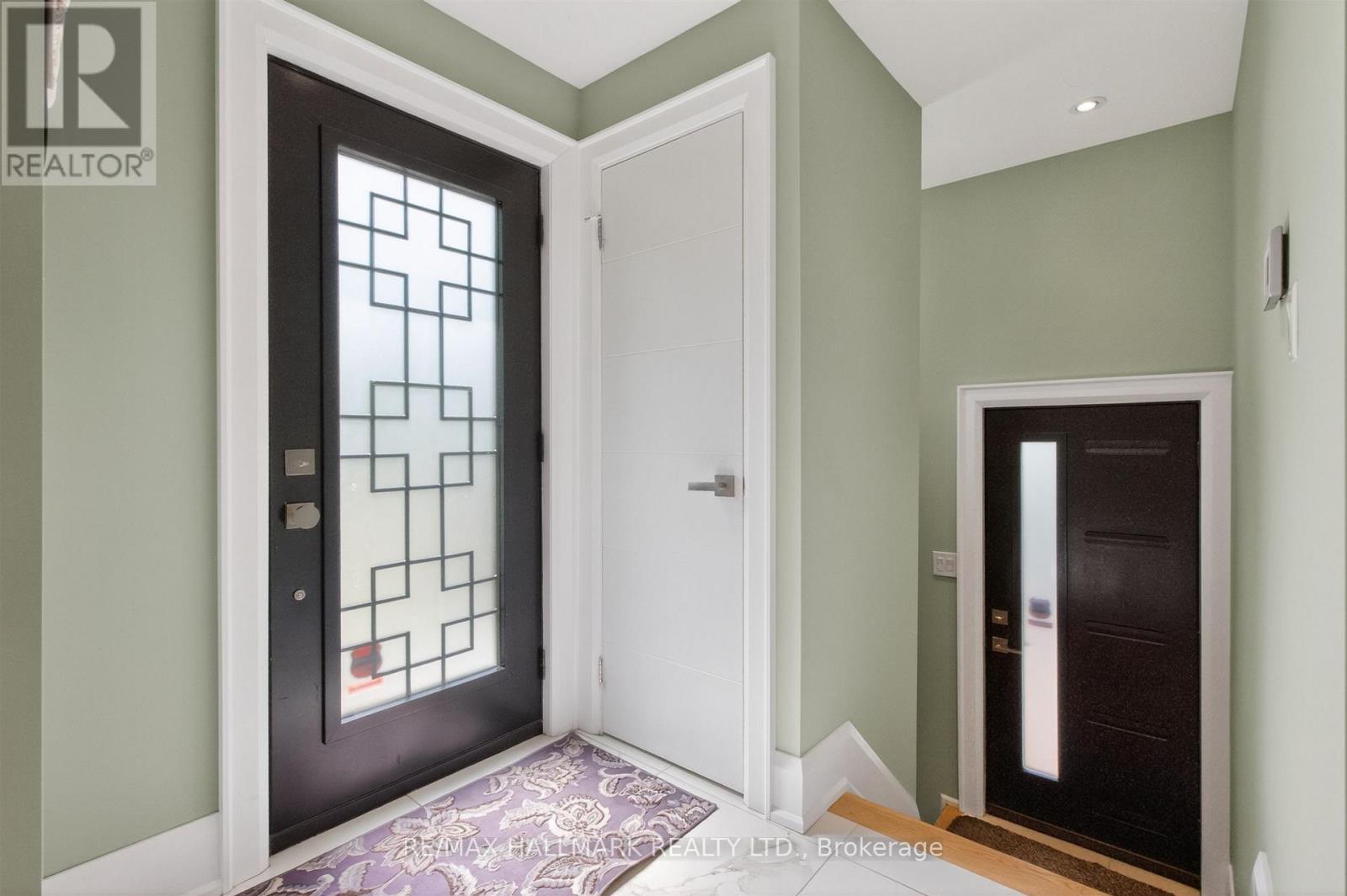 5 Elmont Drive, Toronto, Ontario M4B 2L9 - Photo 4 - E13151616