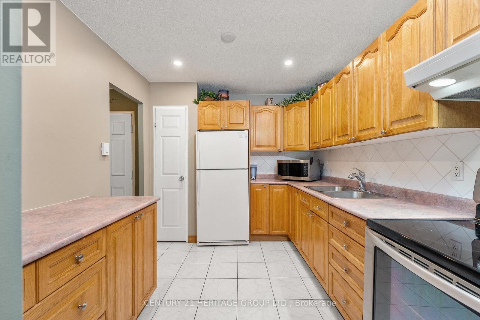 3 - 200 Holland Court, Bradford West Gwillimbury, Ontario  L3Z 1R9 - Photo 6 - N13151598