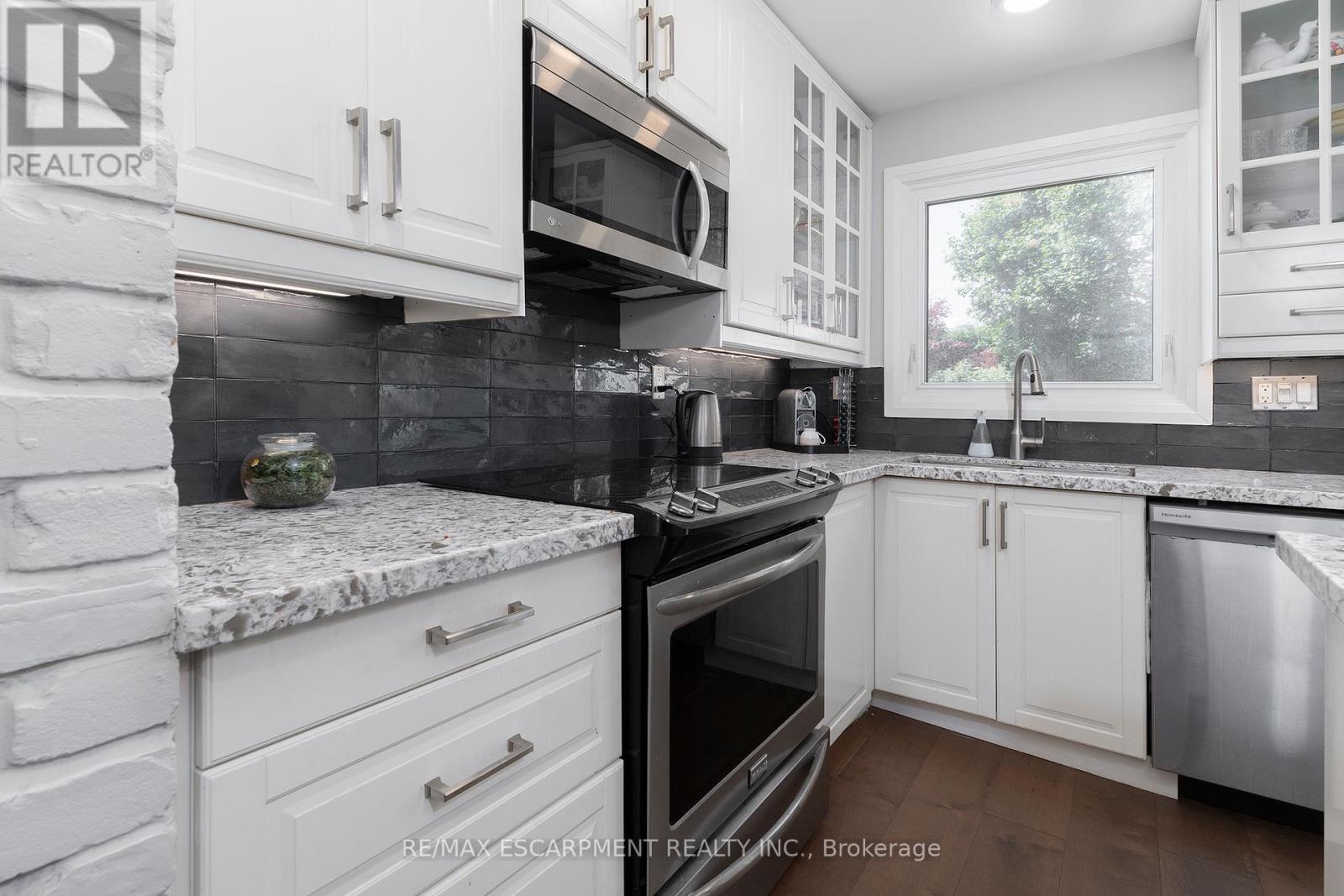 436 Goodram Drive, Burlington, Ontario  L7L 2K1 - Photo 12 - W13151560