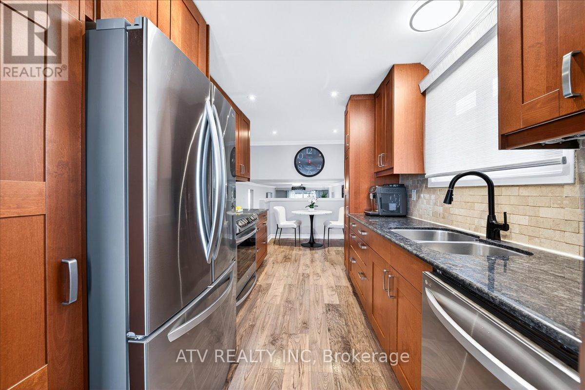 2504 Glamworth Crescent, Mississauga, Ontario  L5K 1G3 - Photo 10 - W13151572