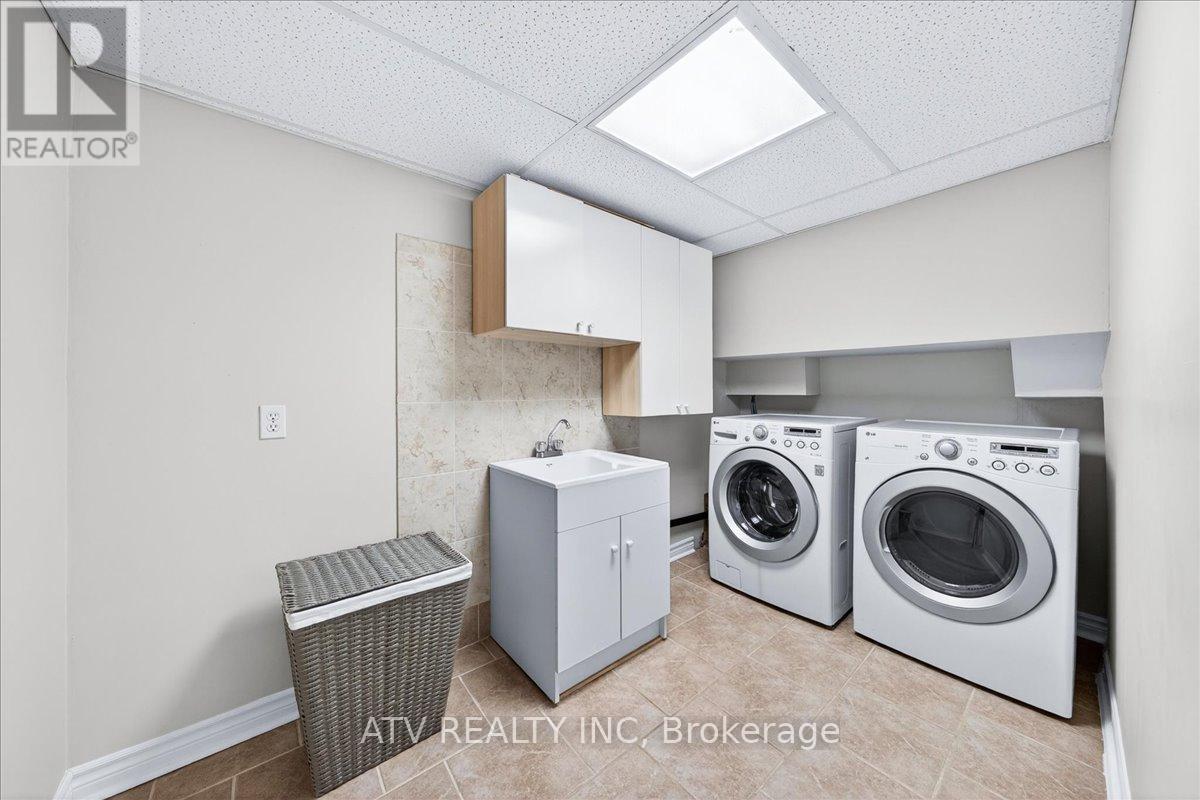2504 Glamworth Crescent, Mississauga, Ontario  L5K 1G3 - Photo 39 - W13151572