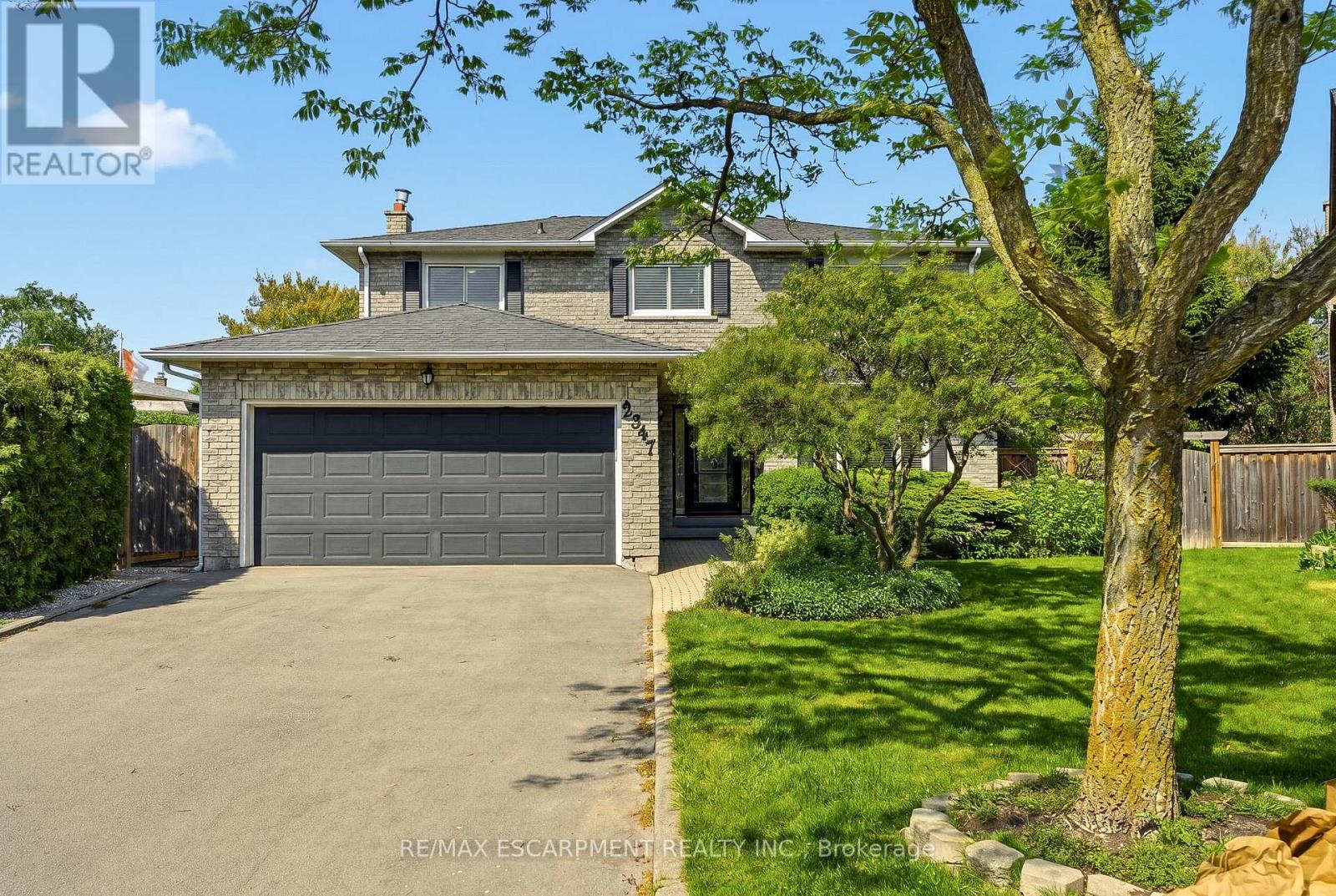 2347 Tweedsmuir Court, Burlington, Ontario  L7P 4K9 - Photo 1 - W13151646