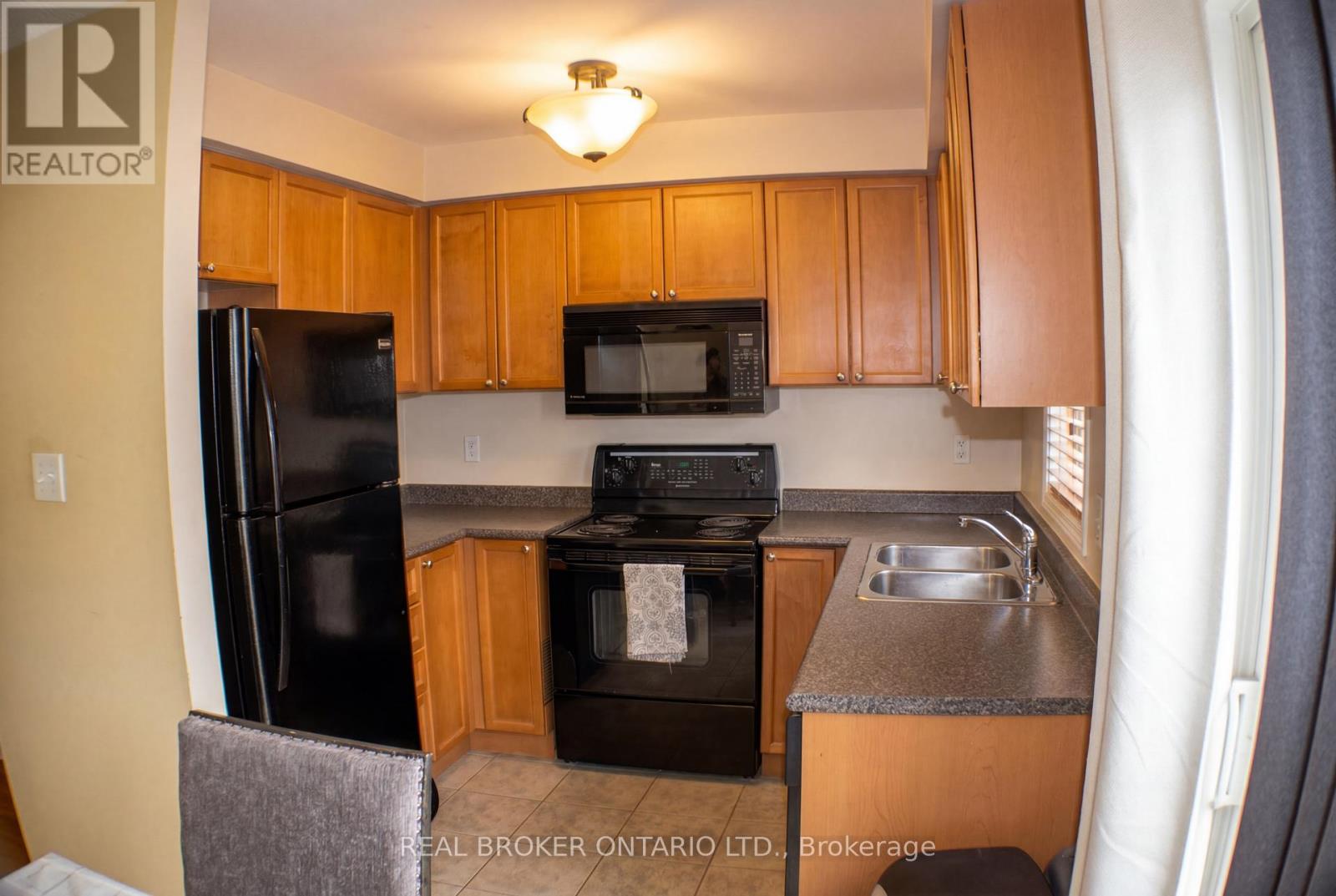 34 Axelrod Avenue, Brampton, Ontario L6Y 5S9 - Photo 6 - W13151744