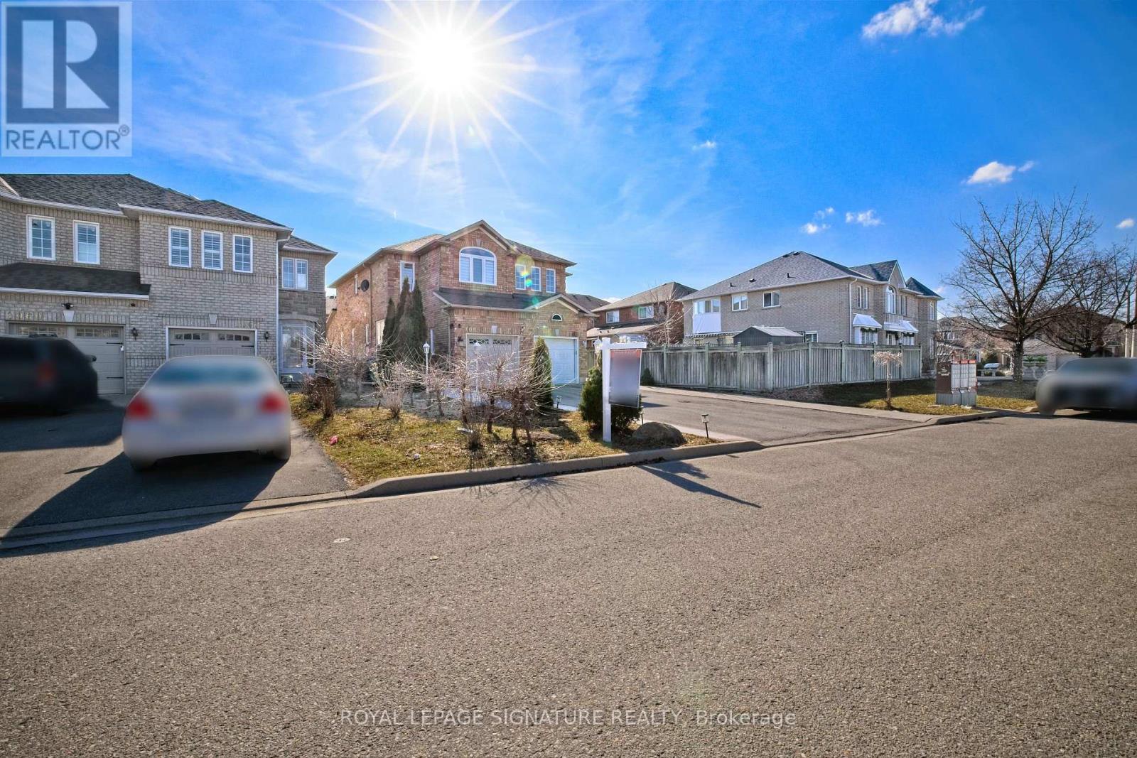 1066 Foxglove Place, Mississauga, Ontario  L5V 2N5 - Photo 9 - W13151776