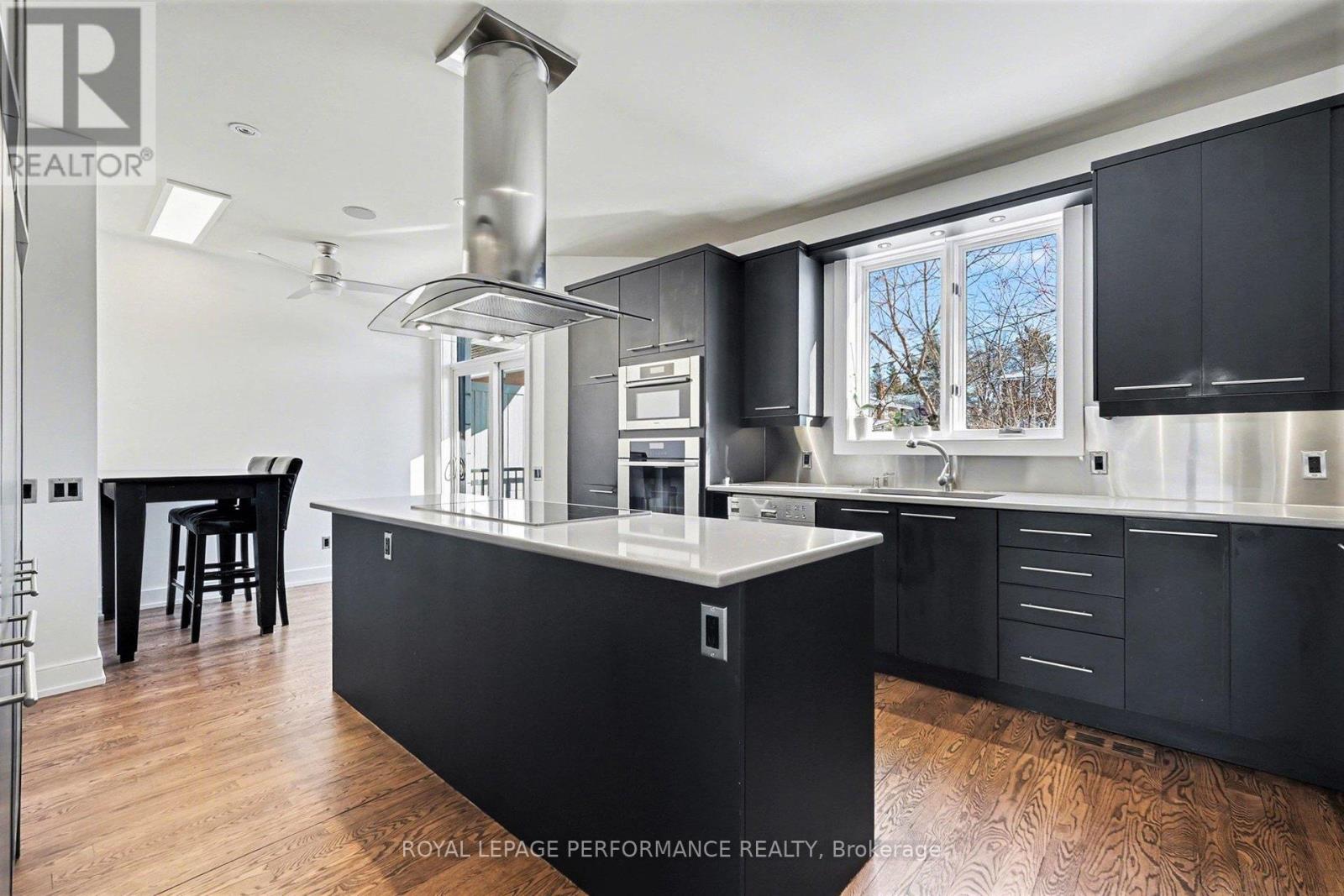 805 Kingsmere Avenue, Ottawa, Ontario  K2A 3J8 - Photo 7 - X12920672