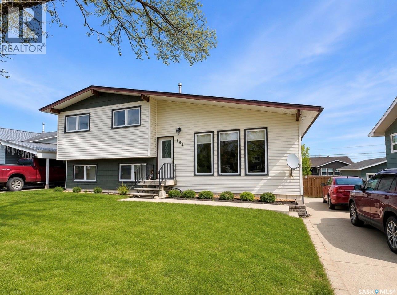 604 5th AVENUE W, Assiniboia, Saskatchewan