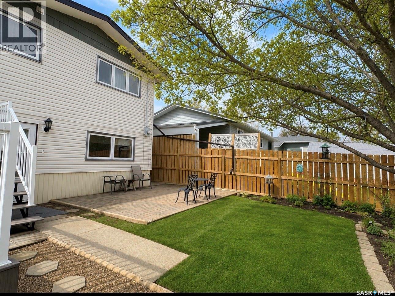 604 5th Avenue W, Assiniboia, Saskatchewan  S0H 0B0 - Photo 2 - SK027503