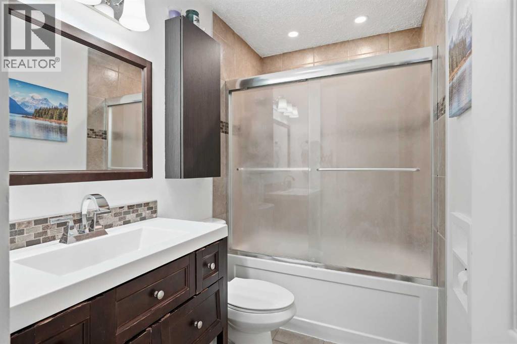 108 Doverglen Crescent SE, Calgary, Alberta  T2B 2P6 - Photo 10 - A2311559