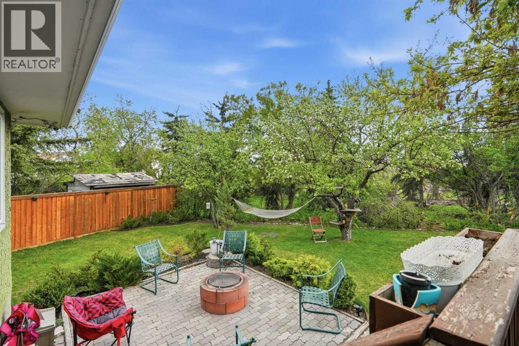 108 Doverglen Crescent SE, Calgary, Alberta  T2B 2P6 - Photo 1 - A2311559
