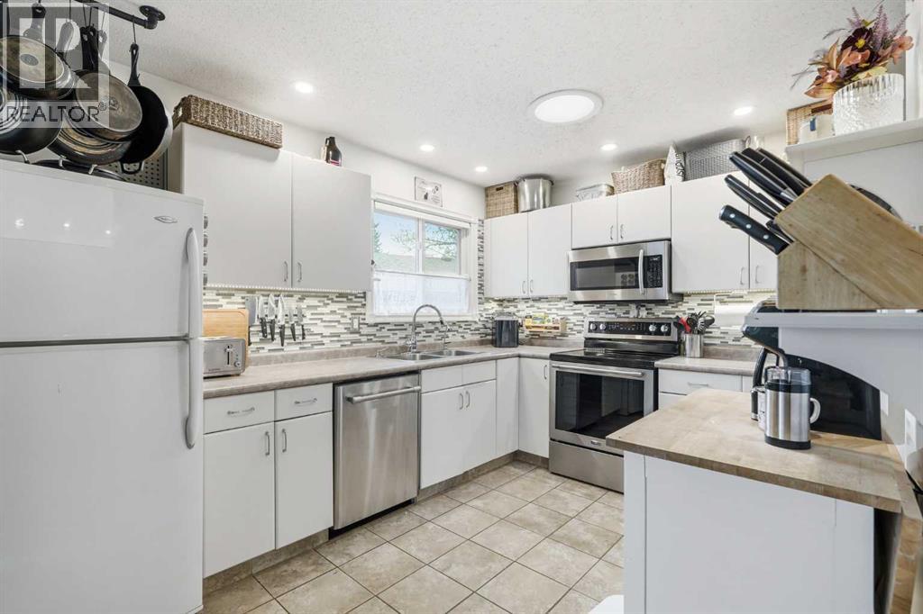 108 Doverglen Crescent SE, Calgary, Alberta  T2B 2P6 - Photo 6 - A2311559