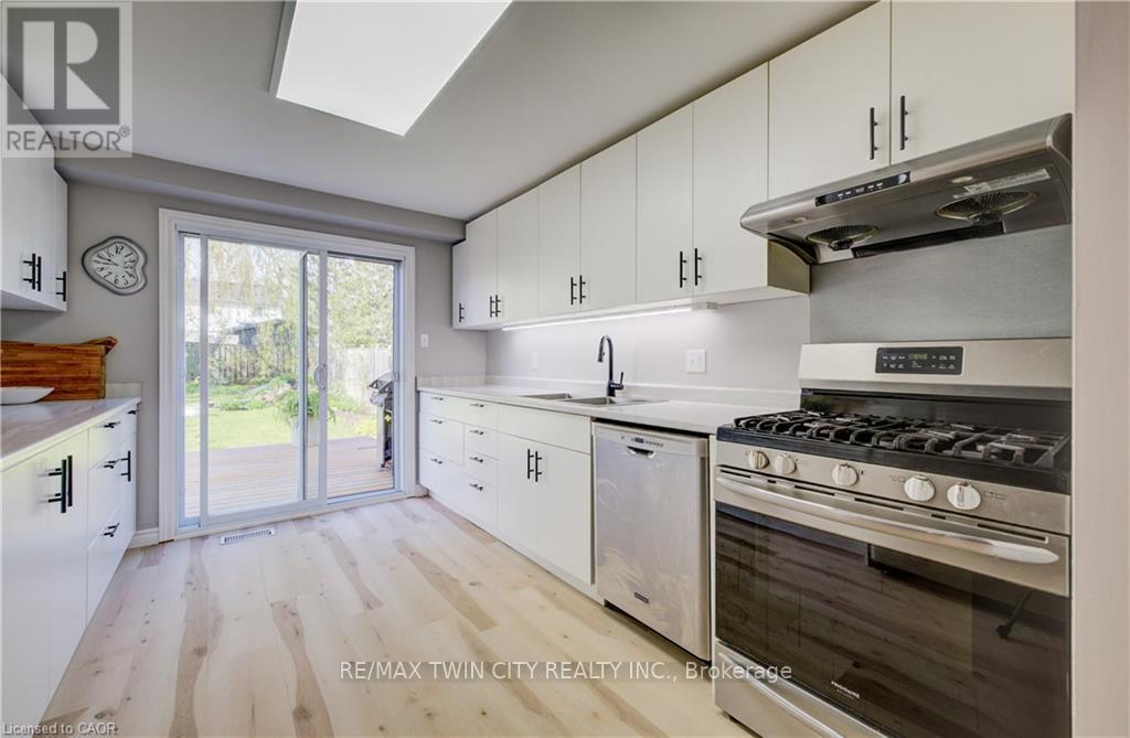35 Camrose Court, Kitchener, Ontario  N2M 5J3 - Photo 11 - X13151798