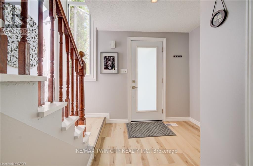 35 Camrose Court, Kitchener, Ontario  N2M 5J3 - Photo 6 - X13151798