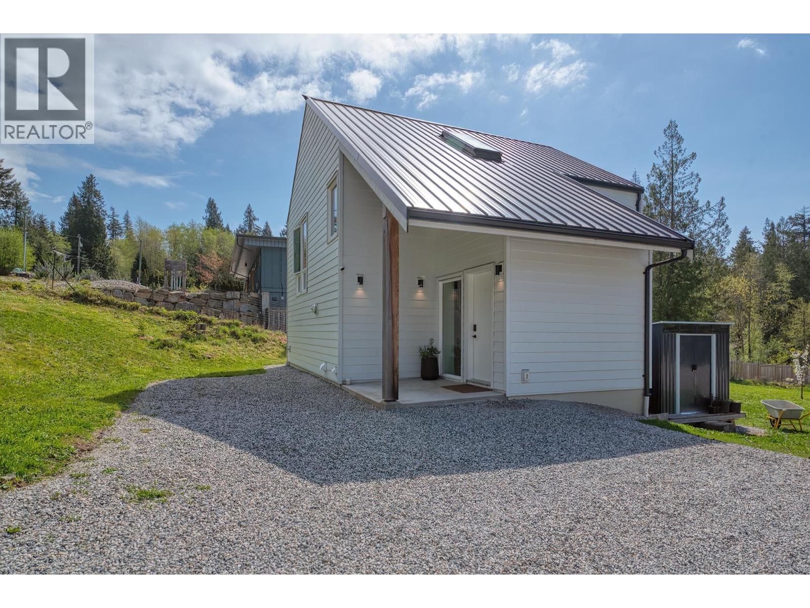3477 Spruce Road, Roberts Creek, British Columbia  V0N 2W2 - Photo 26 - R3124291