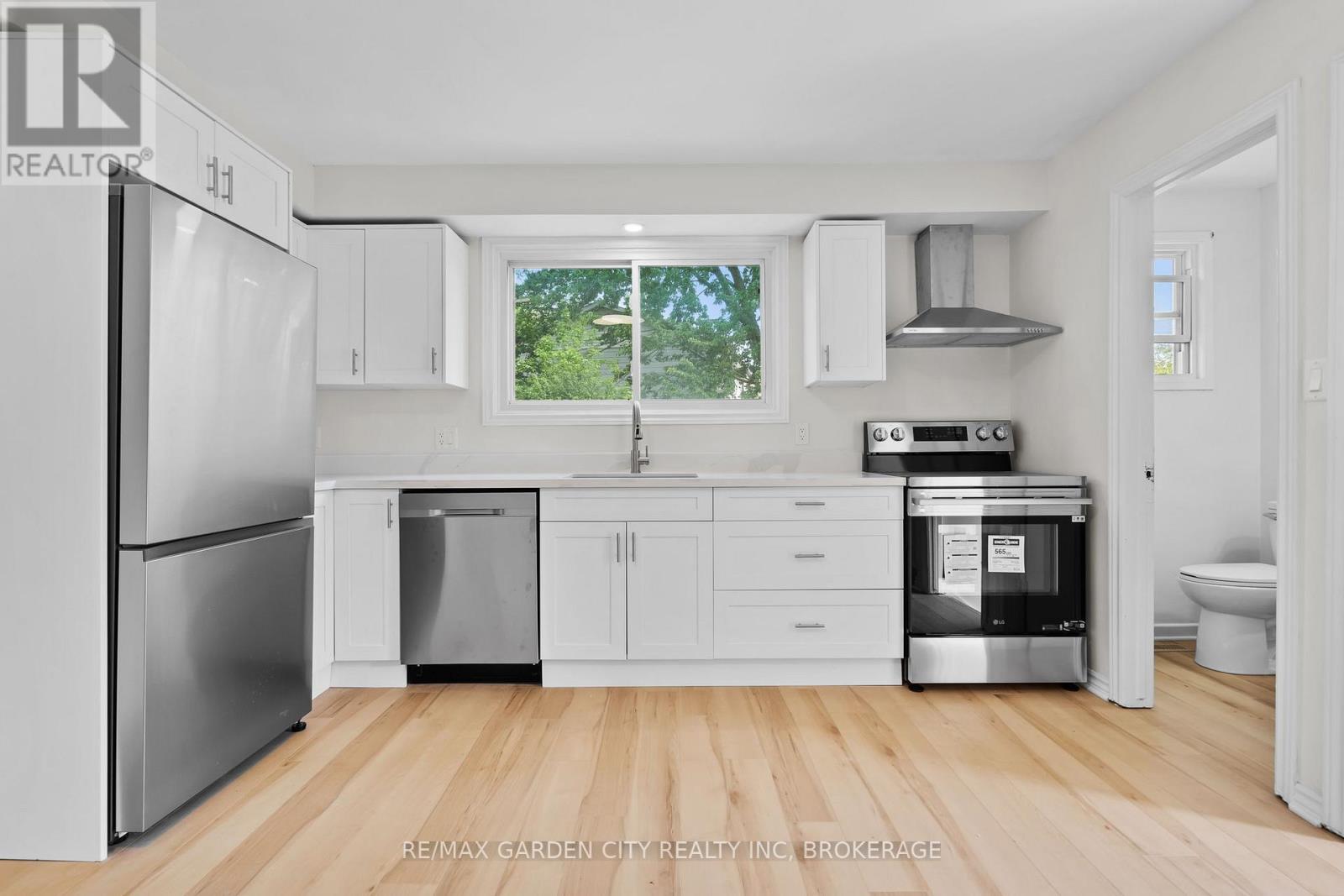 94 Tupper Drive, Thorold, Ontario  L2V 4C8 - Photo 5 - X13151870