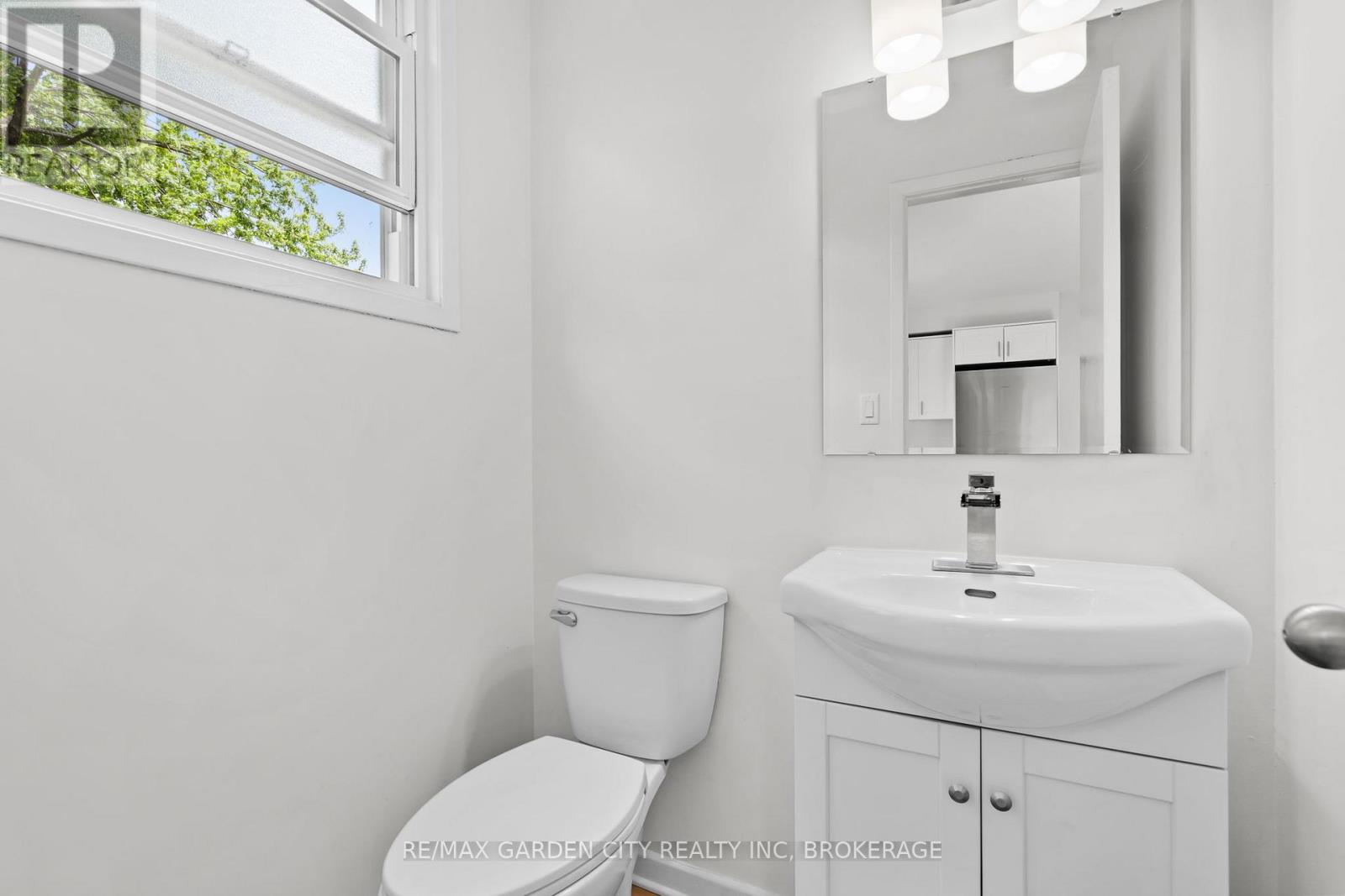 94 Tupper Drive, Thorold, Ontario  L2V 4C8 - Photo 8 - X13151870