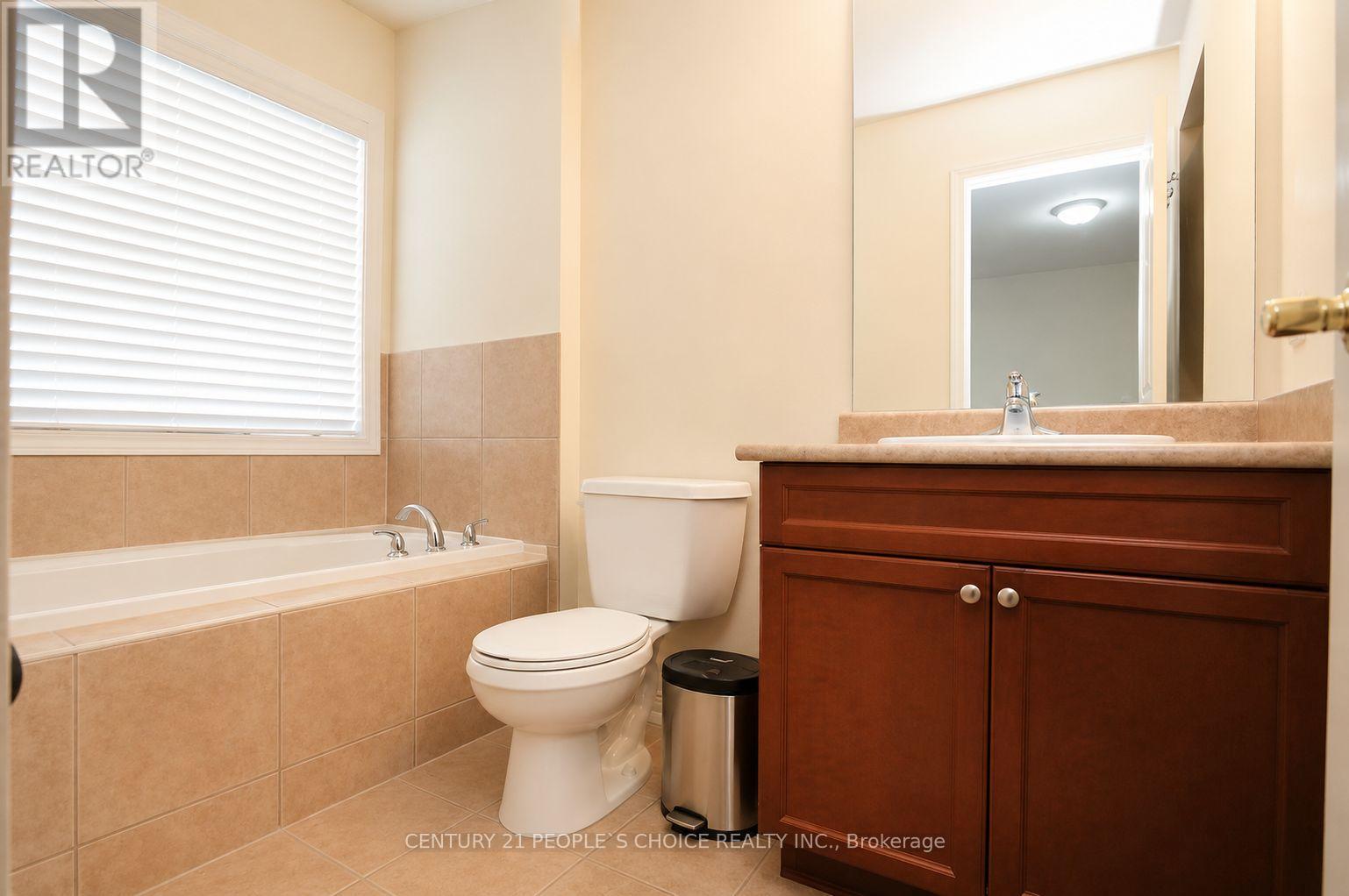 4 Saint Grace Court, Brampton, Ontario  L6P 3B8 - Photo 7 - W13151632