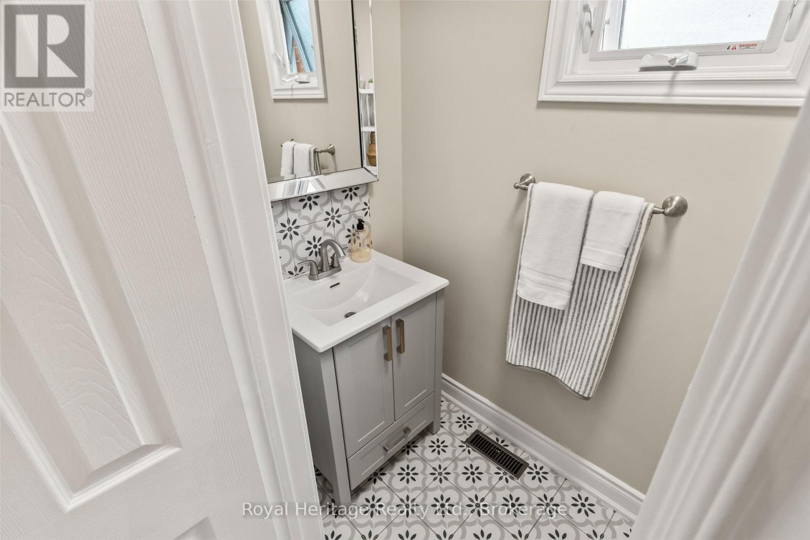 32 Hewitt Crescent, Ajax, Ontario  L1S 7A4 - Photo 16 - E13151932