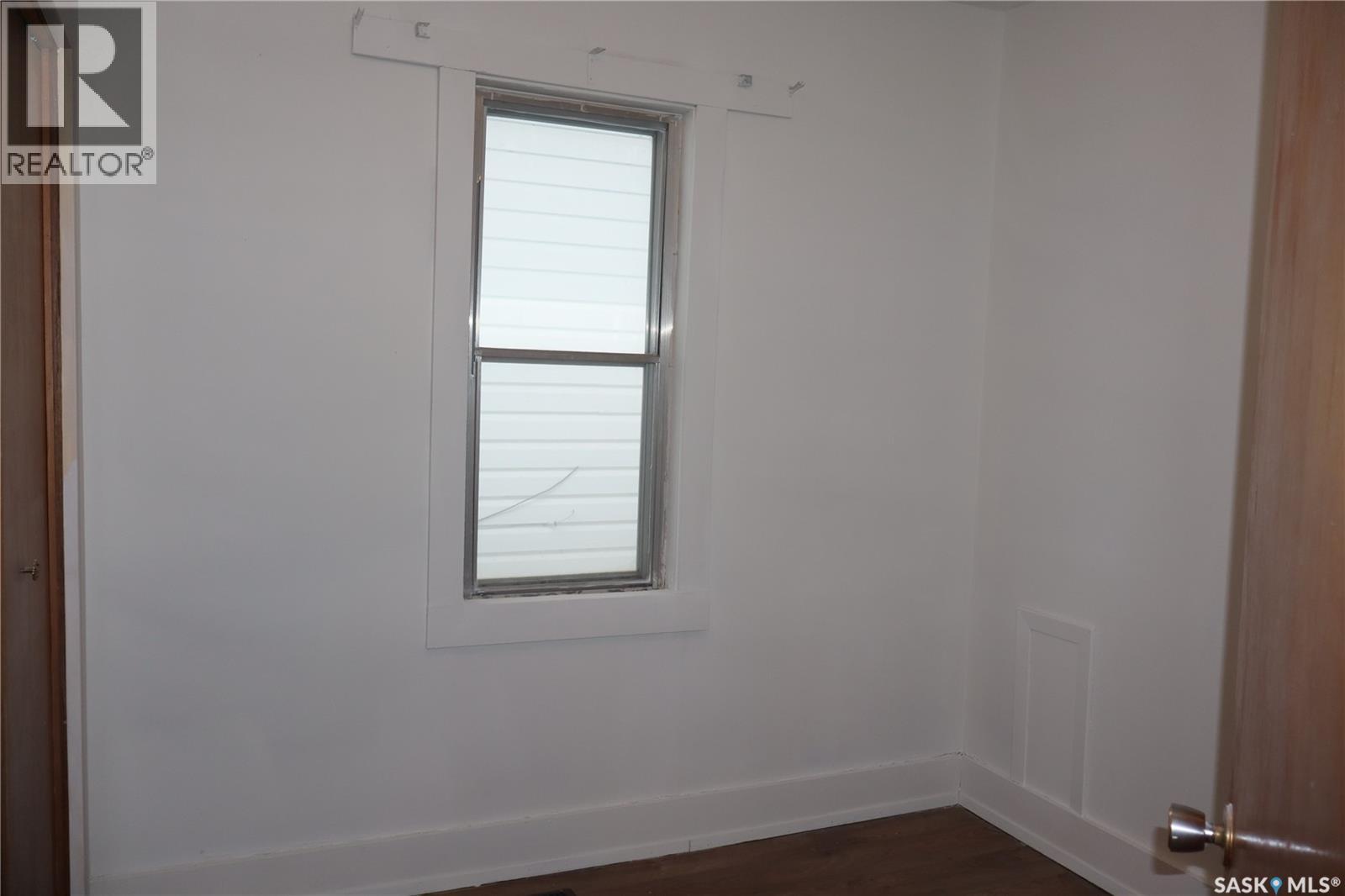315 7th Avenue E, Assiniboia, Saskatchewan  S0H 0B0 - Photo 11 - SK027320