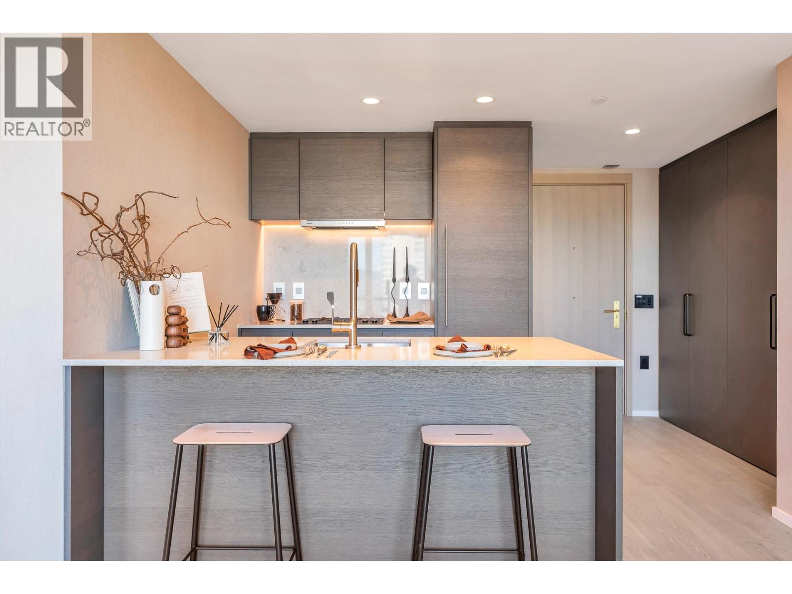2204 1482 Robson Street, Vancouver, British Columbia  V6G 0E4 - Photo 2 - R3125835